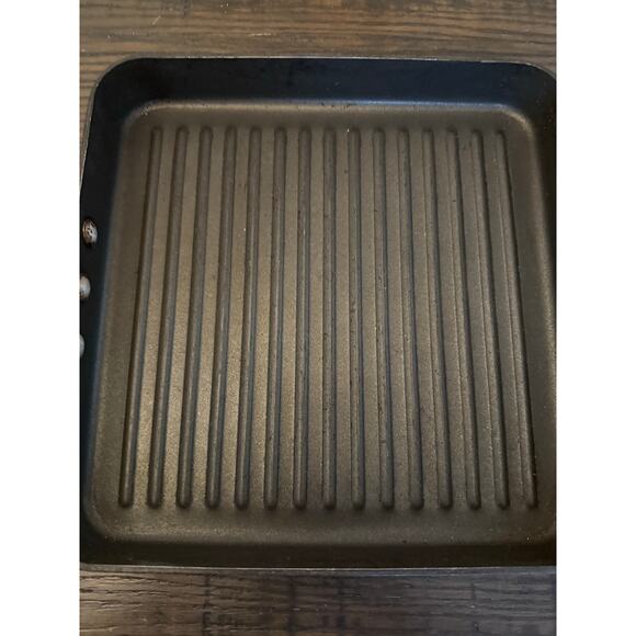 Calphalon Contemporary Square 11” Grill Pan - Picture 4 of 10